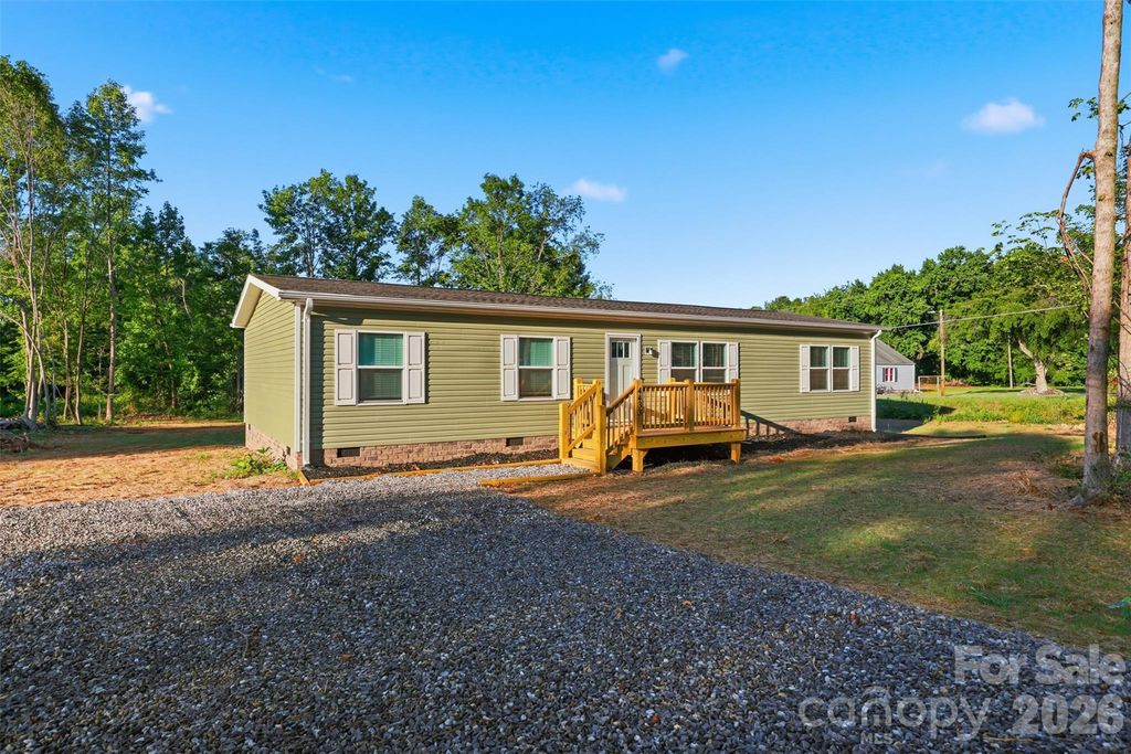 4433 Old US 421 Highway W, Yadkinville, NC 27055