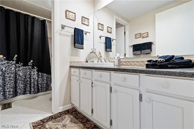 731 Creekside Drive 38, Aurora, OH 44202
