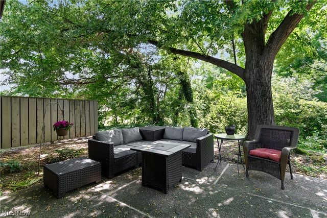 731 Creekside Drive 38, Aurora, OH 44202