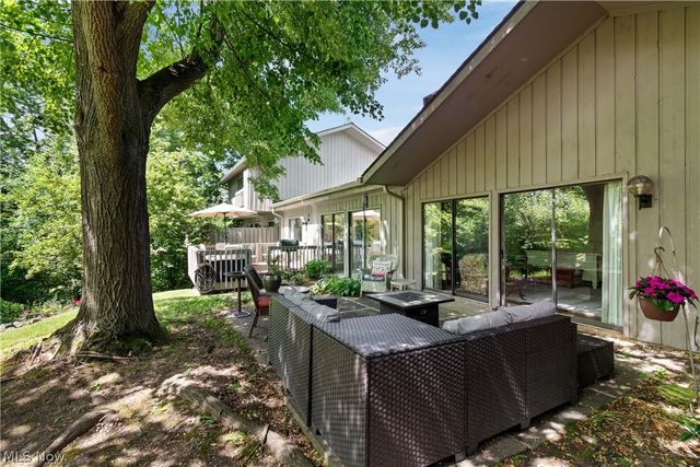 731 Creekside Drive 38, Aurora, OH 44202