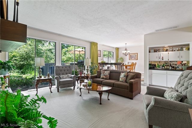 731 Creekside Drive 38, Aurora, OH 44202