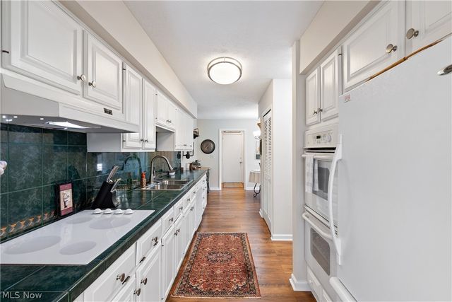 731 Creekside Drive 38, Aurora, OH 44202