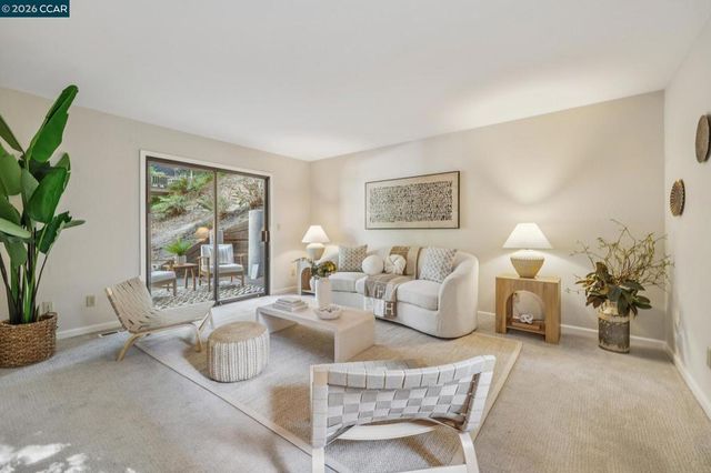 6480 Oakwood Dr, Oakland, CA 94611