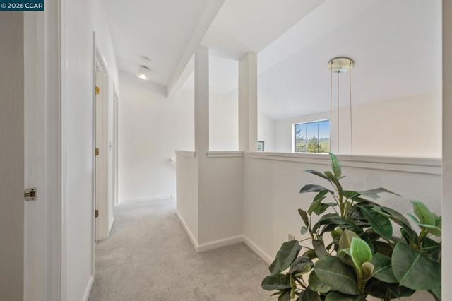 6480 Oakwood Dr, Oakland, CA 94611