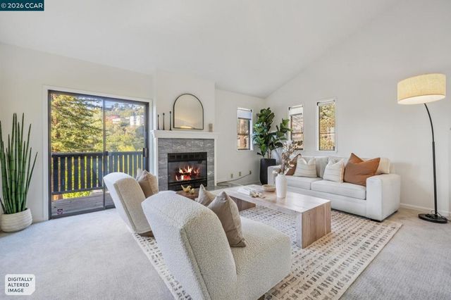 6480 Oakwood Dr, Oakland, CA 94611