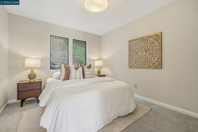 6480 Oakwood Dr, Oakland, CA 94611