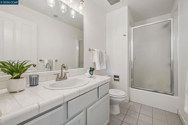6480 Oakwood Dr, Oakland, CA 94611