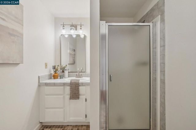 6480 Oakwood Dr, Oakland, CA 94611
