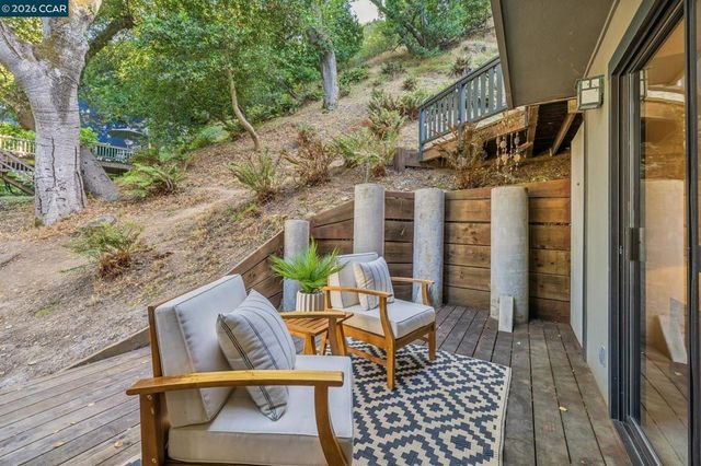 6480 Oakwood Dr, Oakland, CA 94611