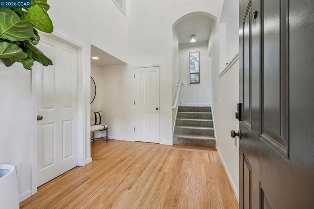 6480 Oakwood Dr, Oakland, CA 94611