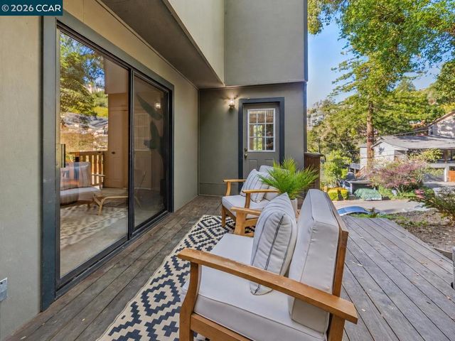 6480 Oakwood Dr, Oakland, CA 94611