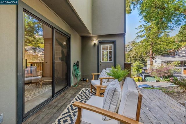 6480 Oakwood Dr, Oakland, CA 94611
