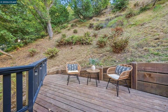 6480 Oakwood Dr, Oakland, CA 94611