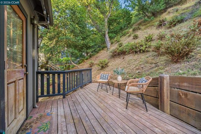 6480 Oakwood Dr, Oakland, CA 94611