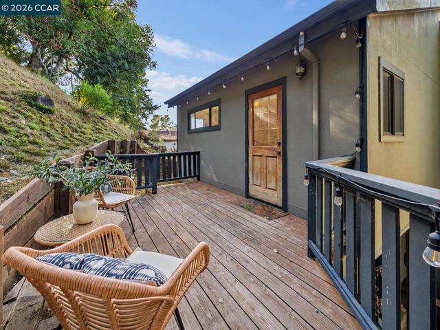 6480 Oakwood Dr, Oakland, CA 94611