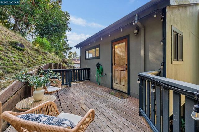6480 Oakwood Dr, Oakland, CA 94611