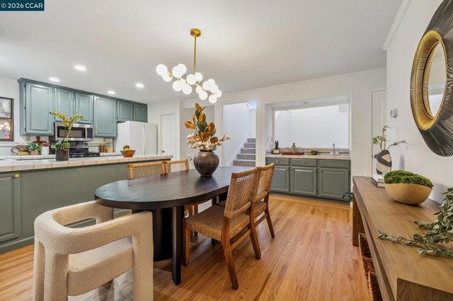 6480 Oakwood Dr, Oakland, CA 94611