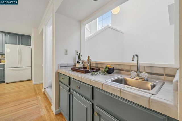 6480 Oakwood Dr, Oakland, CA 94611