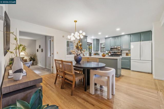 6480 Oakwood Dr, Oakland, CA 94611