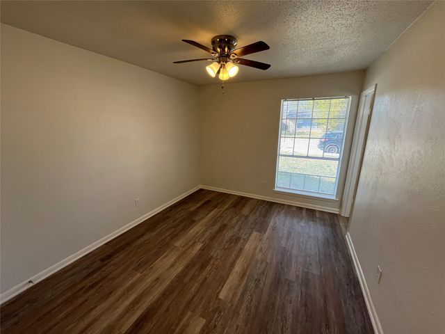 824 Johnnie Row, Seagoville, TX 75159