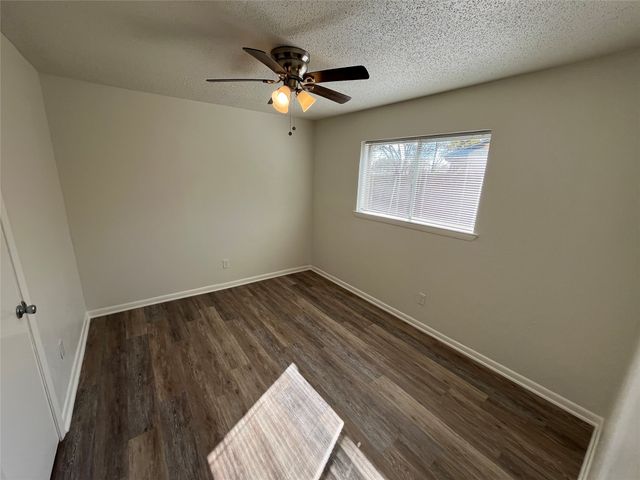 824 Johnnie Row, Seagoville, TX 75159