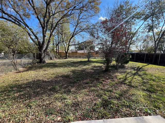 824 Johnnie Row, Seagoville, TX 75159