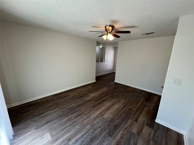 824 Johnnie Row, Seagoville, TX 75159