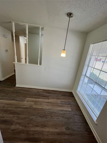 824 Johnnie Row, Seagoville, TX 75159