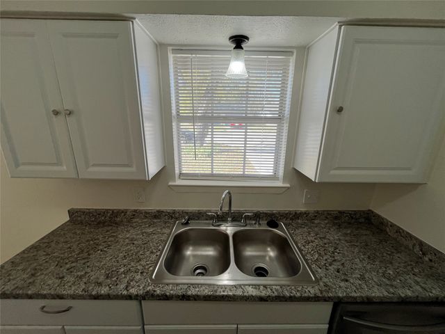 824 Johnnie Row, Seagoville, TX 75159