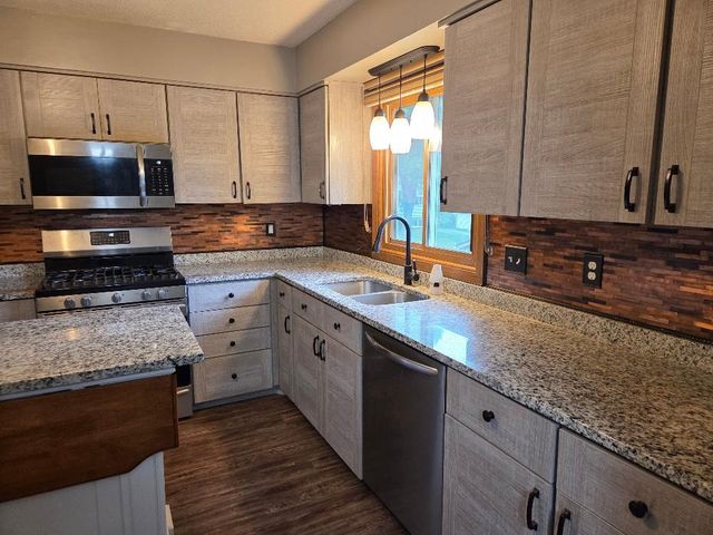 12273 Jack Pine Trail, Eden Prairie, MN 55347