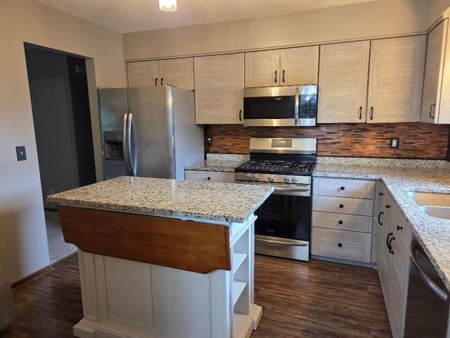 12273 Jack Pine Trail, Eden Prairie, MN 55347