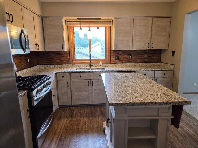 12273 Jack Pine Trail, Eden Prairie, MN 55347