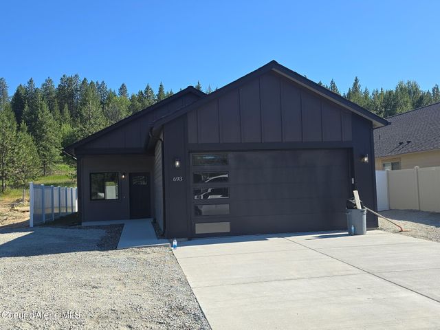 692 E Valley St, Oldtown, ID 83822