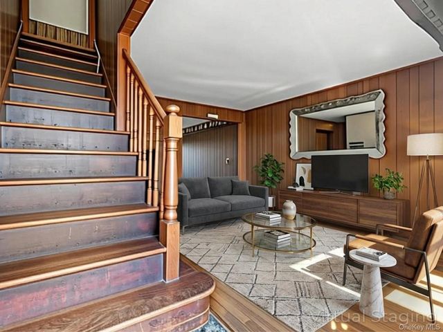 9 Stanford Lane, Hicksville, NY 11801