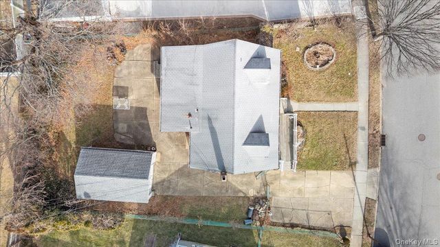 9 Stanford Lane, Hicksville, NY 11801