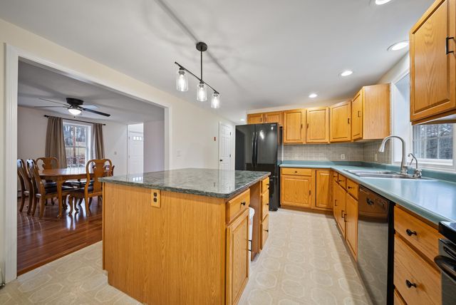 24 Prescott Road, Epping, NH 03042