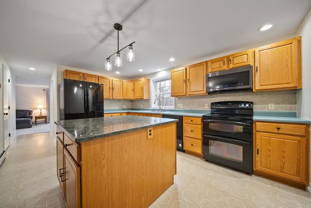 24 Prescott Road, Epping, NH 03042