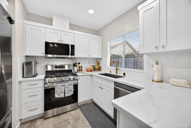 9365 Laguna Pointe Way, Elk Grove, CA 95758