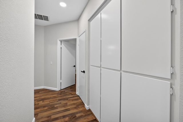 9365 Laguna Pointe Way, Elk Grove, CA 95758