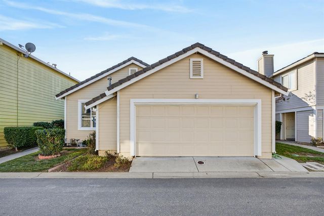 9365 Laguna Pointe Way, Elk Grove, CA 95758