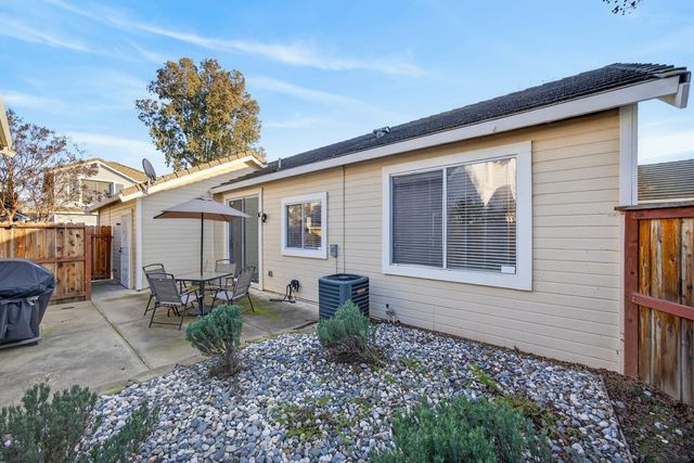9365 Laguna Pointe Way, Elk Grove, CA 95758