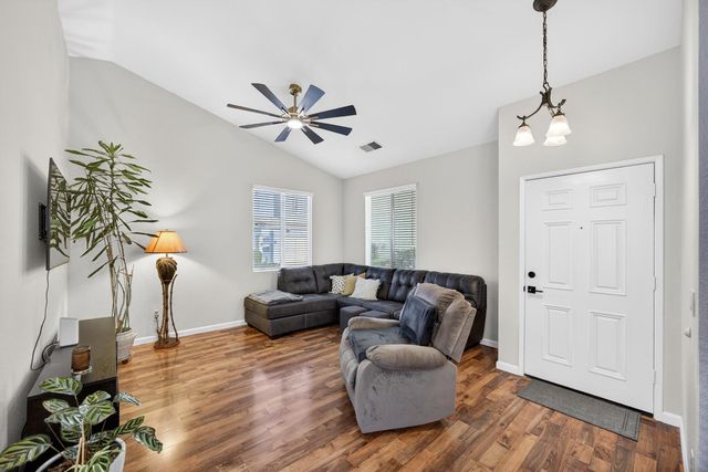 9365 Laguna Pointe Way, Elk Grove, CA 95758