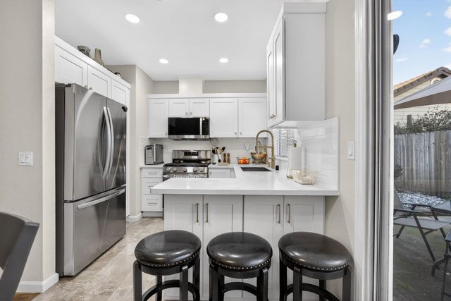 9365 Laguna Pointe Way, Elk Grove, CA 95758