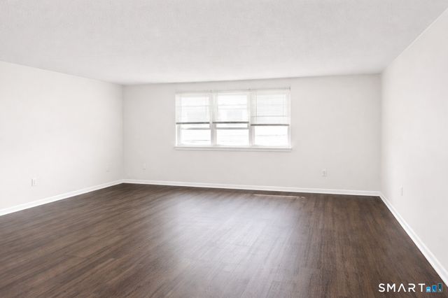 16 East Gate Lane 16, Hamden, CT 06514