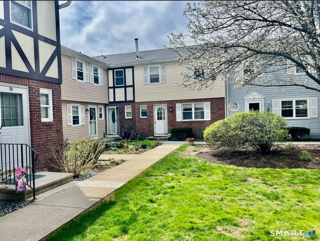 16 East Gate Lane 16, Hamden, CT 06514