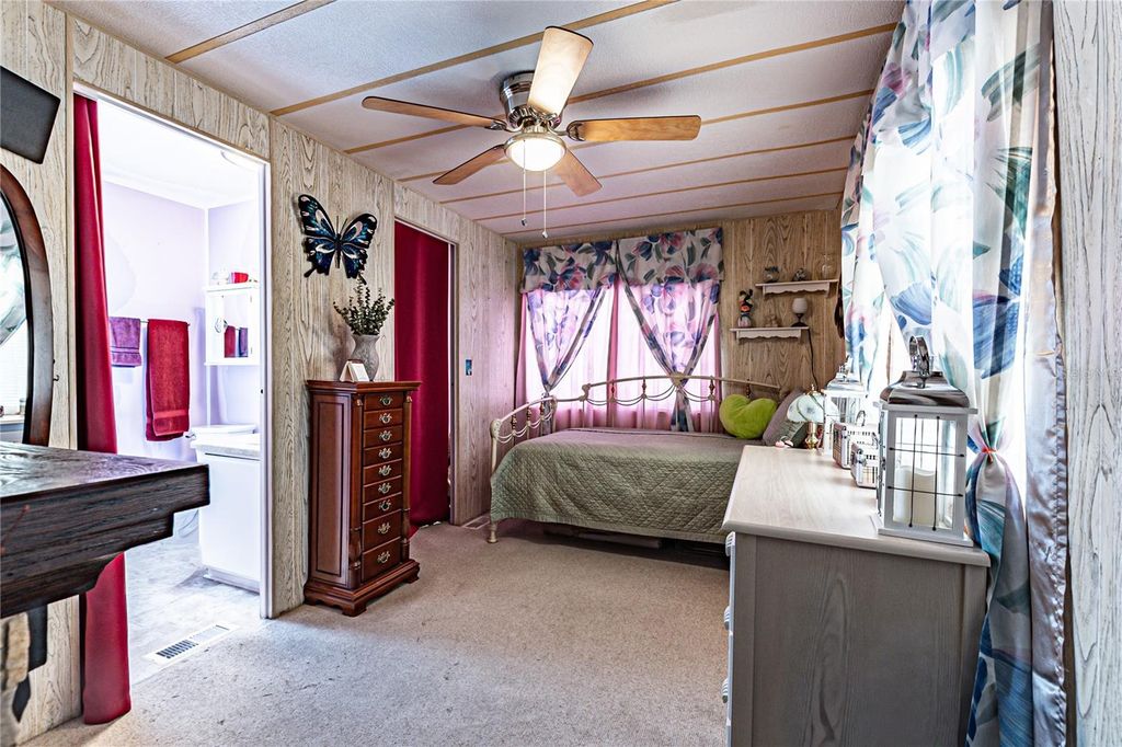 Image 6 of property listing at 5238 BETTY STREET, Zephyrhills, FL 33542