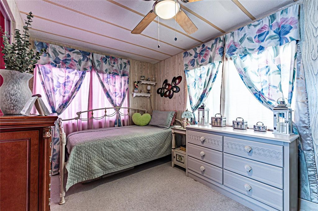 Image 7 of property listing at 5238 BETTY STREET, Zephyrhills, FL 33542