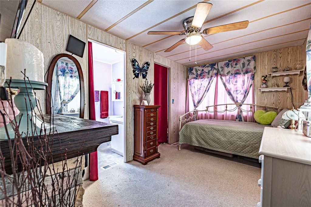 Image 8 of property listing at 5238 BETTY STREET, Zephyrhills, FL 33542