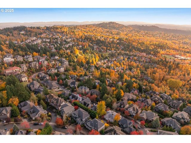 4027 Nw RIGGS Dr, Portland, OR 97229