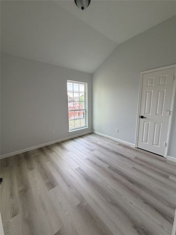 900 Cornfield Drive, Arlington, TX 76017